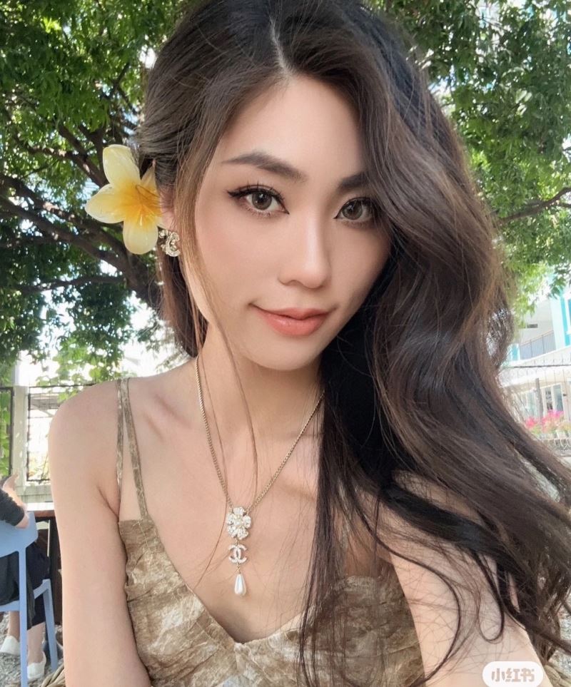 Ch**el necklaces